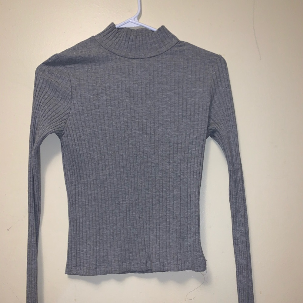 grey turtle neck✨